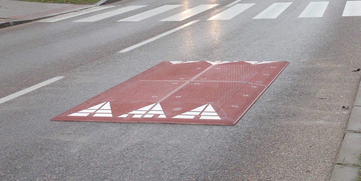 Installation of speed bumps on the street Tuwim in ełk