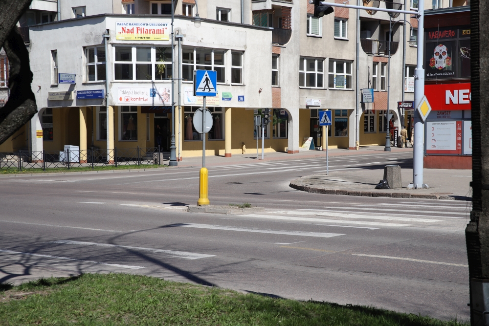 Painting lanes and pedestrian crossings