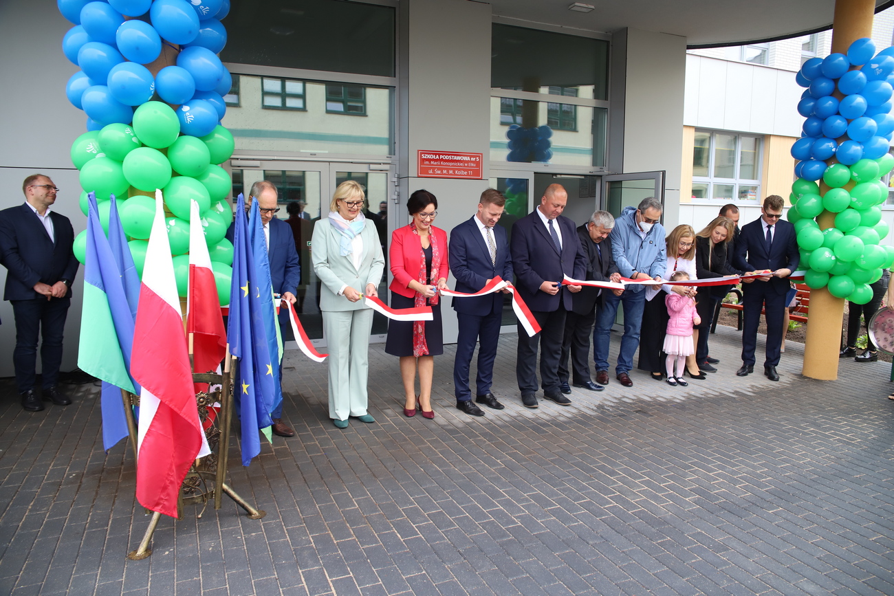 Primary School No. 5 in Jeziorna is officially opened