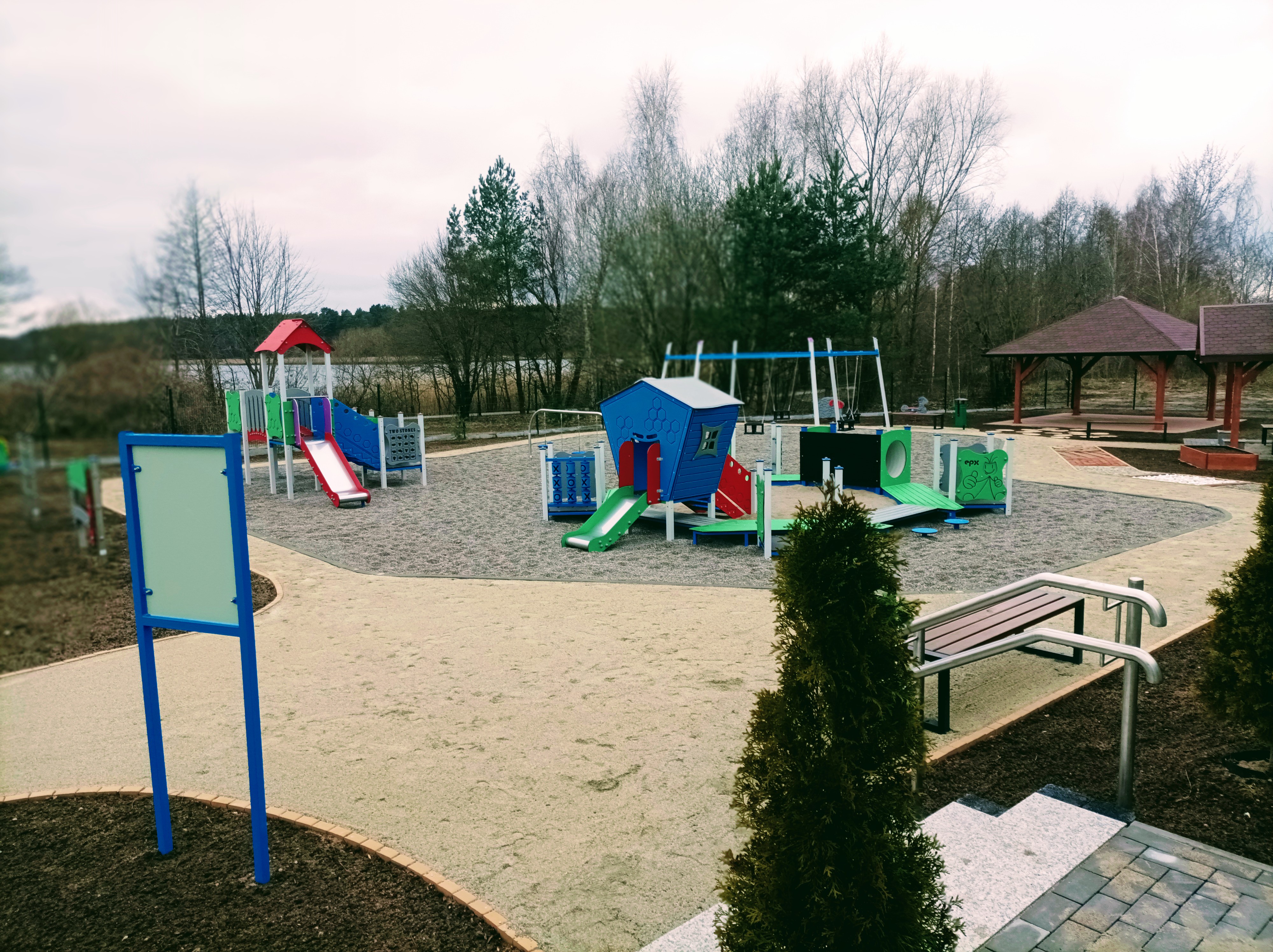 Der Bau eines Spielplatzes im städtischen Kindergarten Nr. 2 in Ełk ist abgeschlossen
