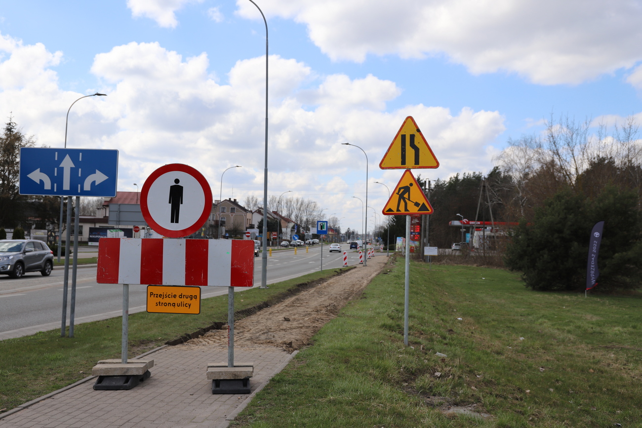 The construction of a bicycle path along Suwalska Street has started