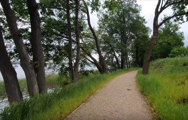 Sentiero per foot-bike dall'altra parte del lago Ecki ora disponibile