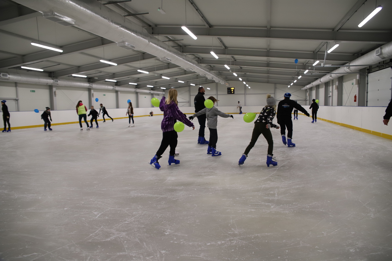 Ice rink open until 13 March inclusive