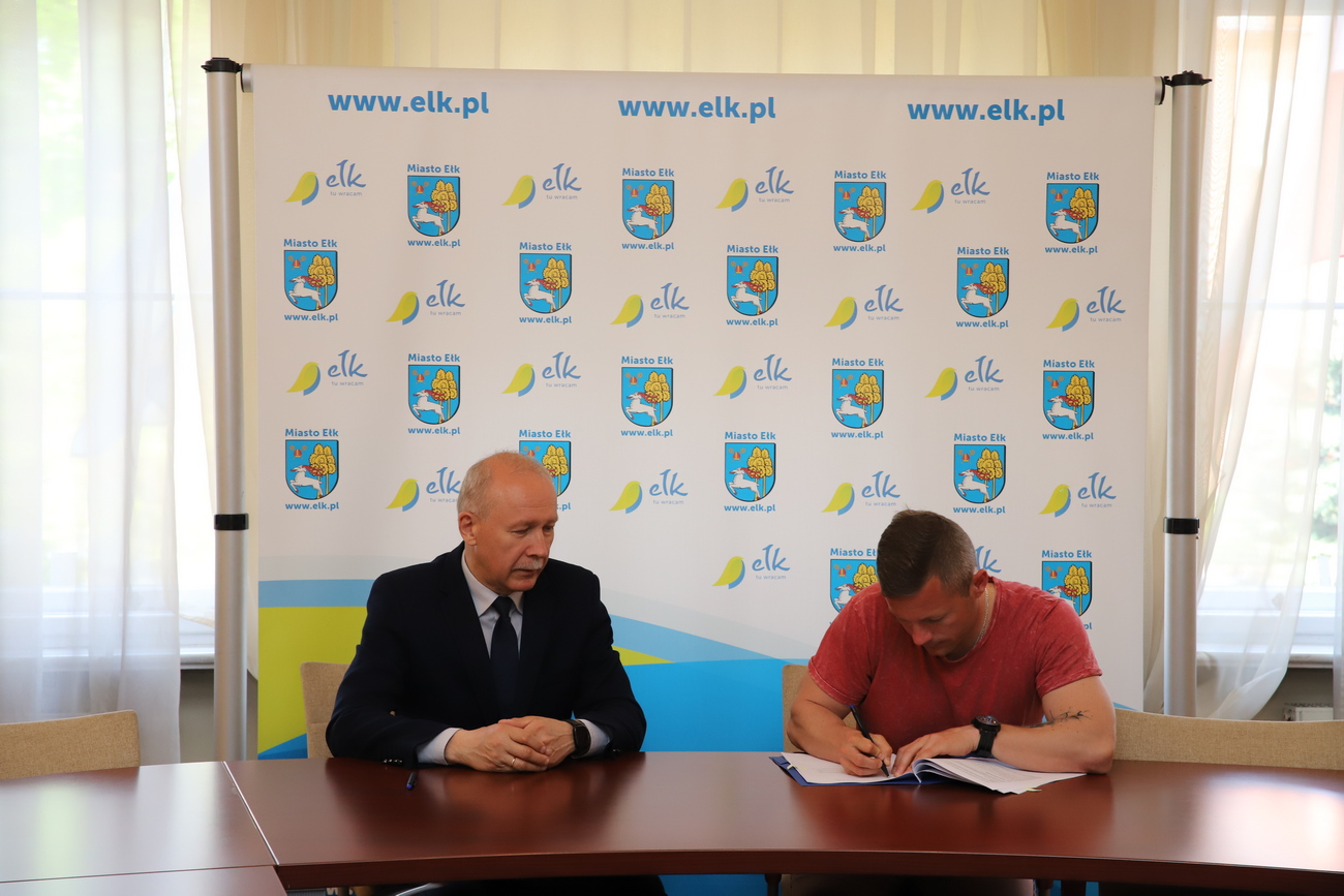Signed agreements with representatives of non-governmental organizations